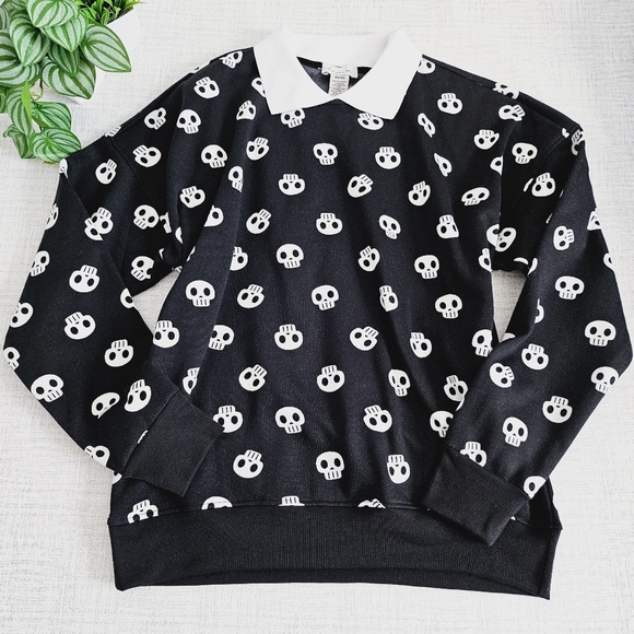 🆕️If It Were Me Skull 💀 Black Oversize Sweater Top SZ XS - Picture 1 of 7